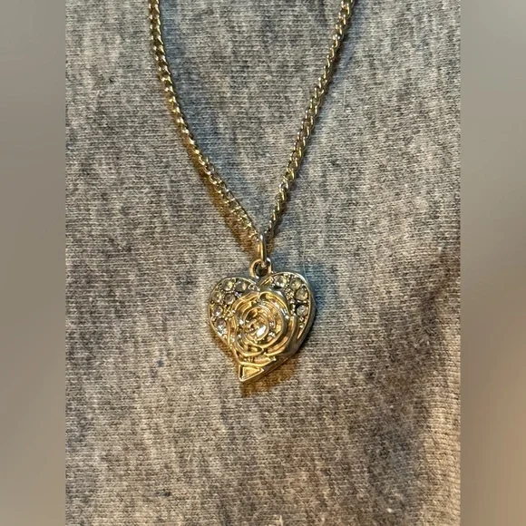 Arizona Jean Company Silver Heart Necklace - Picture 3 of 5